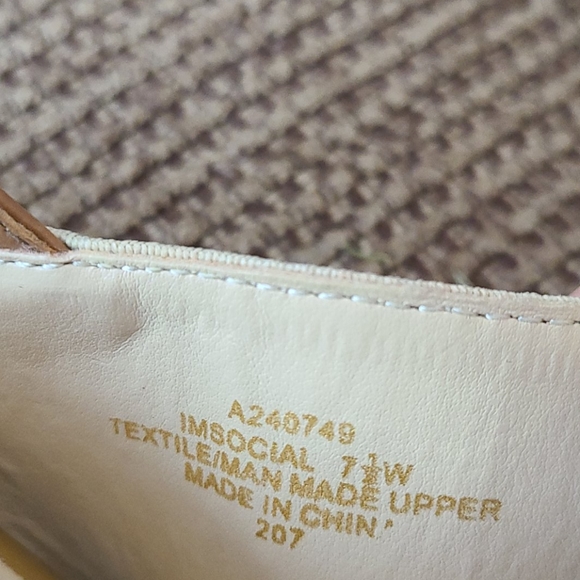 Isaac Mizrahi gold wedge sandals, 7.5W - Picture 11 of 15